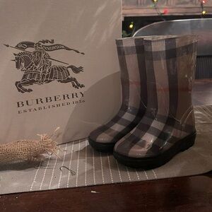 . Burberry kids house check rain boots